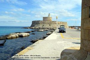 096- Rhodes ville et port d'honneur
